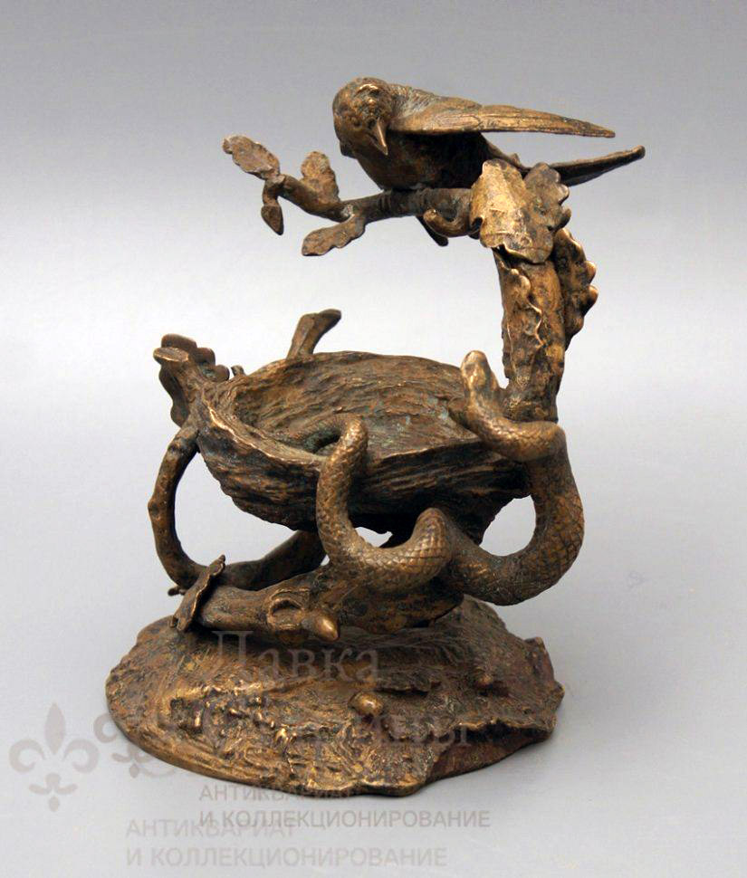 Скульптура «Змея и гнездо»